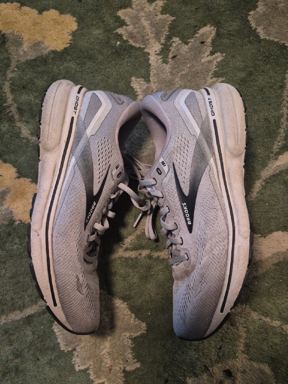 Brooks Men's Light Gray Lace-Up Running Shoes - Picture 8 of 12